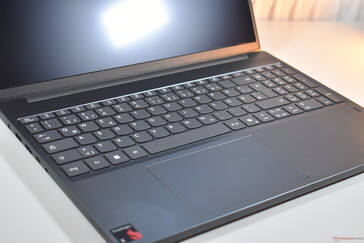联想 IdeaPad Slim 3 15：键盘