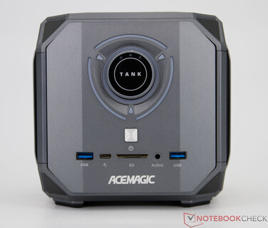 Acemagic M1A Pro+ - 前面板上的连接件