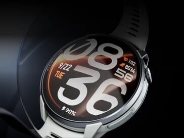 白色款 Coros Pace 4 Pro。