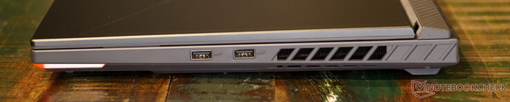 2个USB Type-A USB 3.2 Gen 1 (5 Gbps)