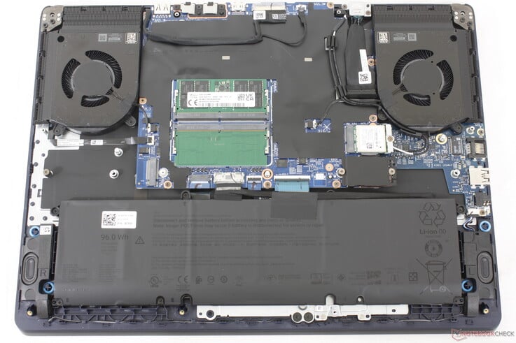2025 Alienware 16X Aurora 用于比较