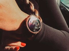 相对小巧的 Grit X2 智能手表现已上市（图片来源：Polar）