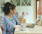 索尼的新款扬声器配有方便的背带。(图片来源：索尼）