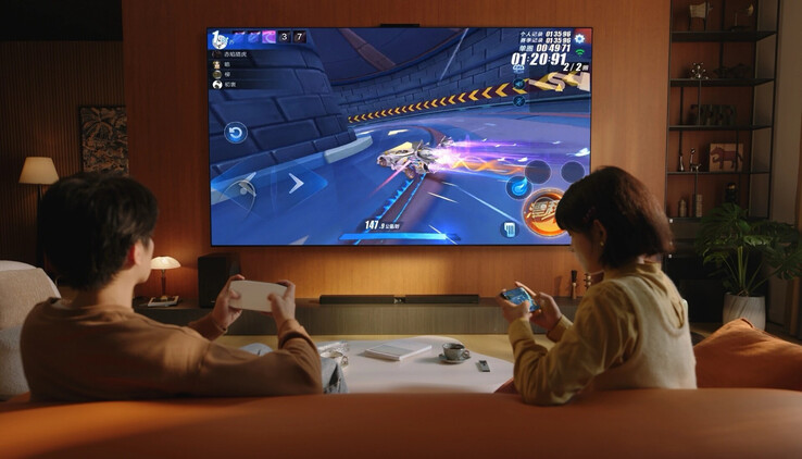 华为 Mate TV Pro 通过智能手机无线串流游戏，并由不同寻常的触控板遥控器控制。(图片来源：华为）