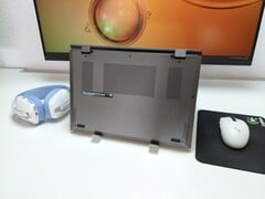 搭载 Core Ultra 处理器的 Prestige 13 AI+ 在与搭载骁龙芯片的 ZenBook A14 竞争时显得力不从心。