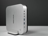 Minisforum M2 Pro 迷你电脑的包装盒内附带一个立式支架。