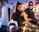 GTA 6角色与PS5和DualSense控制器并列展示。