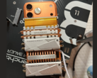 iPhone 17 Pro Max 安装了固态硬盘冷却器，热稳定性更好（图片来源：u/T-K-Tronix via r/iphone）