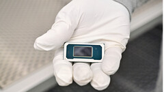 ExpertBook Ultra 需要交流适配器供电才能充分发挥其性能潜力（图片来源：Futurecdn.net）