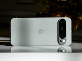 据说，Pixel 9 系列在更新到谷歌最新的Android 16 公共版本后，出现了几个破坏设备的 bug。(图片来源：Triyansh Gill &amp; Unsplash）