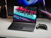 XMG Core 16 M25 评测 - 配备 300 Hz 显示屏和 RTX 5070 的 AMD 游戏笔记本电脑