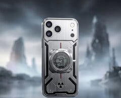 该手机背面内置了一台功能齐全的 SIG-RM1208 盖革-米勒计数器,用于监测实时辐射水平。