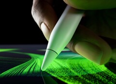 Apple Pencil Pro 提供了任何第三方 iPad 触控笔都不支持的功能。(图片来源：Apple)