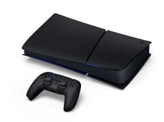 午夜黑配色的 PS5。