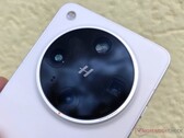 据传，Oppo Find X8 Ultra（如图）的继任者将拥有双 200 MP 传感器。(图片来源：Notebookcheck）