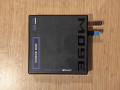 充电器将附带两个转换器。图：转换器的侧视图。