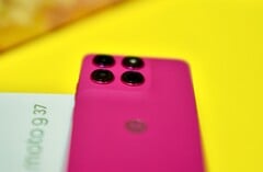 Moto G37 的机身设计时尚,但做工并非尽善尽美。