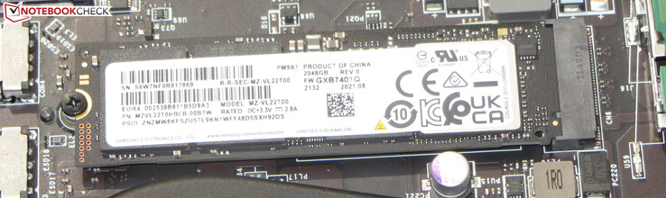 一块PCIe 4固态硬盘被用来存放操作系统。