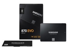 图为三星 870 EVO SATA 2.5 英寸固态硬盘与零售包装(图片来源:三星)