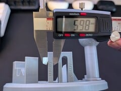 使用游标卡尺测量 6 毫米刻面