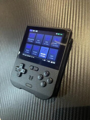 (图片来源：via Joey's Retro Handhelds)