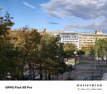 同一场景的 5000 万像素 8K 超高清画质。