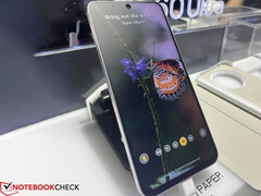 更新后的显示屏即使在阳光直射下也能消除眩光和反光。图：NxtPaper 60 Ultra。(图片来源：Notebookcheck）