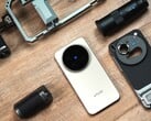 进口 vivo X300 Pro 和更小巧的 vivo X300 蔡司相机旗舰机：一些零售商已经在为中国机型报欧元价了。(图片来源：微博）