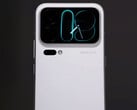 后置显示屏的边框似乎更窄了。图为：展示小米18 Pro的上手视频截图。