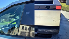 Cybertruck 可以在一些严重事故中幸存下来(图片/编辑:wamsankas/Reddit)