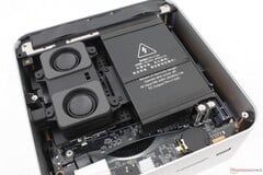 GTI15 Ultra 是为数不多的集扬声器、集成麦克风和集成 PSU 于一体的微型 PC 之一（图片来源：Notebookcheck）