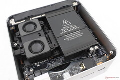 GTI15 Ultra 是为数不多的集扬声器、集成麦克风和集成 PSU 于一体的微型 PC 之一（图片来源：Notebookcheck）