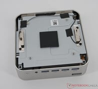 底部开放的 Geekom A9 Max
