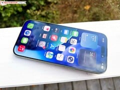 iPhone 17e 可以提供与 iPhone 17 类似的纤薄屏幕边框(如图,图片来源:Notebookcheck)。
