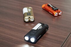 Acebeam UC3A 的三种不同颜色。