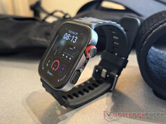 华为 Watch Fit 4 Pro 在欧盟的售价为 279 欧元。图：黑色智能手表。(图片来源：Notebookcheck）