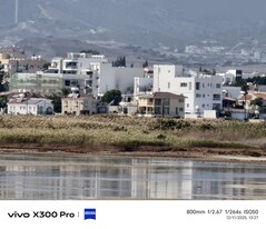 配备 800 毫米长焦变焦镜头的 vivo X300 Pro