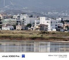 配备 800 毫米长焦变焦镜头的 vivo X300 Pro