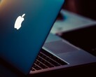 单次充电续航时间超过 15 小时的四大笔记本电脑（来源：Unsplash）
