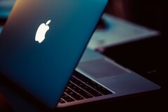 单次充电续航时间超过 15 小时的四大笔记本电脑（来源：Unsplash）