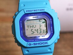 卡西欧 GLX-S5610-2 手表（如图）具有与冲浪相关的功能。(图片来源：Mynavi News）