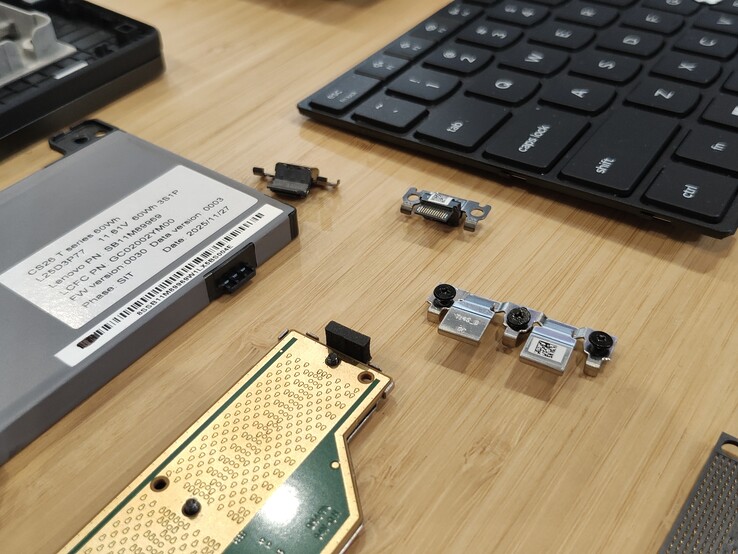 ThinkPad T14 第 7 代的部分 CRU。