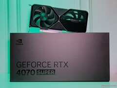 RTX 4070 SUPER Founders Edition 配备 7,168 个 CUDA 内核、2,475 MHz 提升时钟和 12 GB 显存。