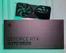 RTX 4070 SUPER Founders Edition 配备 7,168 个 CUDA 内核、2,475 MHz 提升时钟和 12 GB 显存。