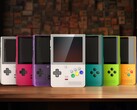 Retroid Pocket Classic 是一款Android 游戏掌上电脑，采用类似 Game Boy Color 的设计。(图片来源：Retroid）