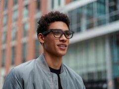 Rokid 眼镜非常轻巧，仅重 49 克。(图片来源：Rokid）