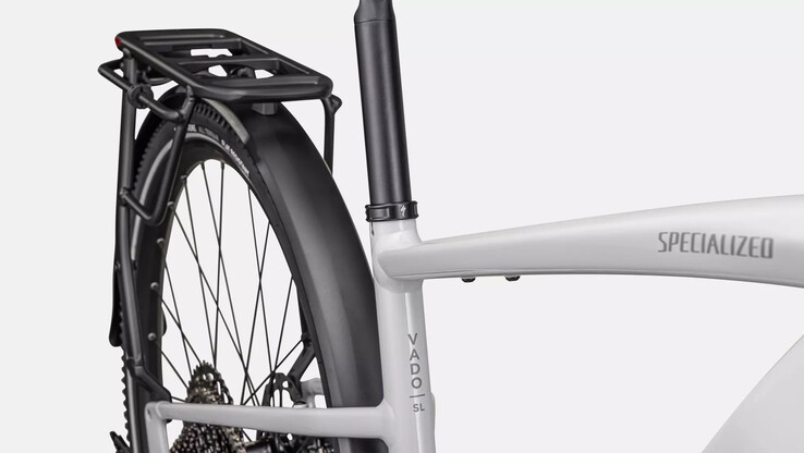 安装了行李架、挡泥板和照明设备。(图片来源：Specialized）