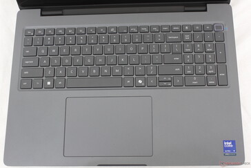按键布局与Precision 7680 的键盘几乎相同