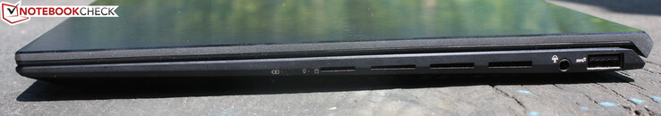 右边：microSD读卡器、组合音频端口、USB 3.0 Type-A