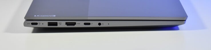 左侧USB-C 3.2 Gen 2、USB-A 3.2 Gen 1、HDMI、雷电 4、3.5 毫米音频接口